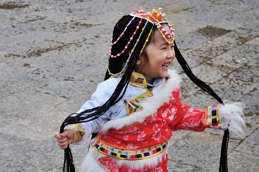 绎卓玛 2012年7月22日 云南·香格里拉 李姝杰 汉族小姑娘穿上藏袍，演绎那漂亮的小卓玛